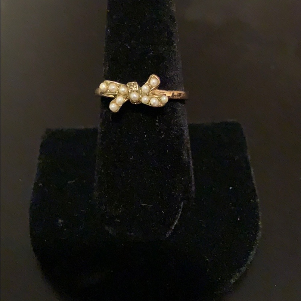 Gold and pearl Bow ring